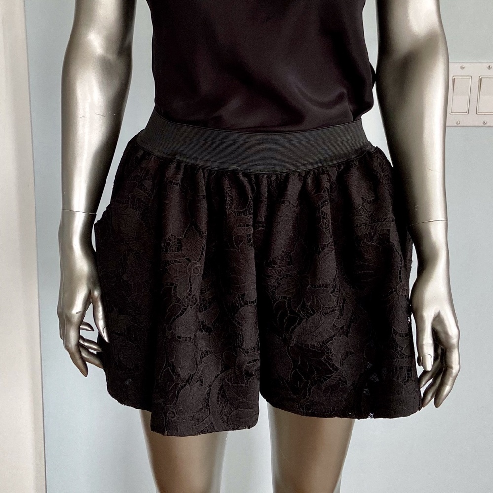 Assali Hibiscus Shorts